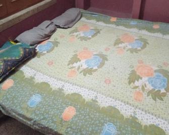 OYO Home 84493 Gaytri Niwas - Silvassa - Bedroom