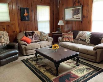Mark of Design Farmhouse Retreat - Hillsville - Sala de estar
