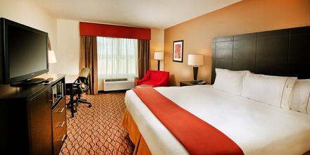 Image of hotel: Holiday Inn Express Hotel & Suites Pearsall