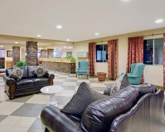 Affordable Inns Evanston - Evanston - Living room