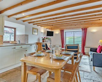 2 bedroom accommodation in near Castleton - Castleton - Dining room