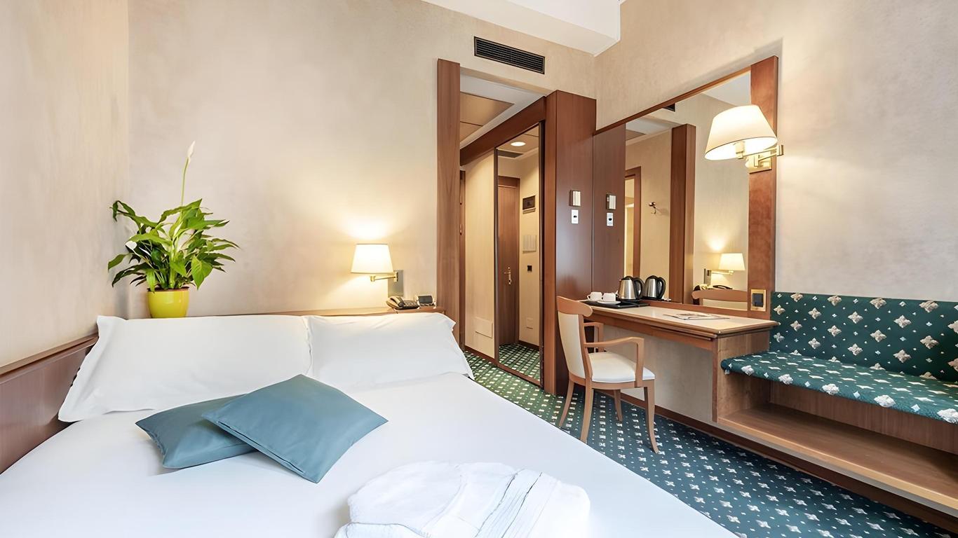 Hotel Ascot
