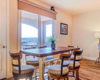 Angels Landing - Washington - Dining room