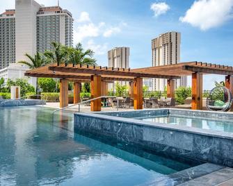 Luxurious Two bedroom Unit with Panoramic Ocean View in ONE Ala Moana - Honolulu - Piscina