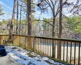 Log Cabin Retreat in Kentucky: Fire Pit & Grill! - Owensboro - Balcón