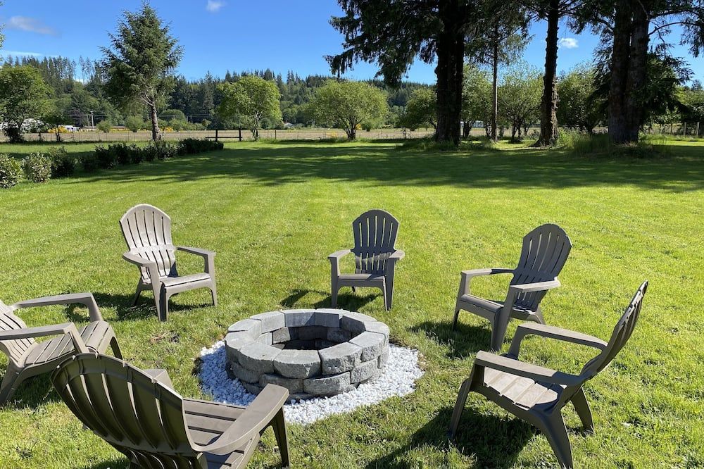 Cozy 2 bedroom house on 1.5 acres - Forks - Innenhof