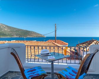 Hotel Paraliako Kyparissi - Paralia - Balcón