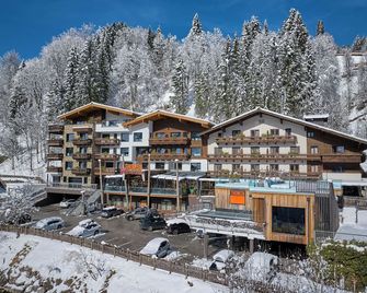 THOMSN Central Hotel & Appartements - Saalbach - Building