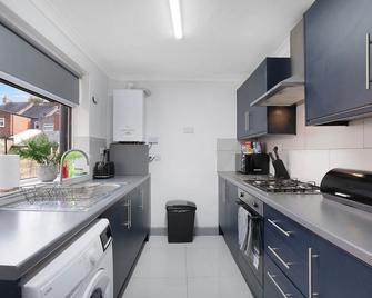 Family-Friendly 2BR Close to Durham City - Spennymoor - Kitchen