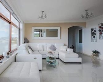Seagull Penthouse Marsaxlokk - Marsaxlokk - Living room