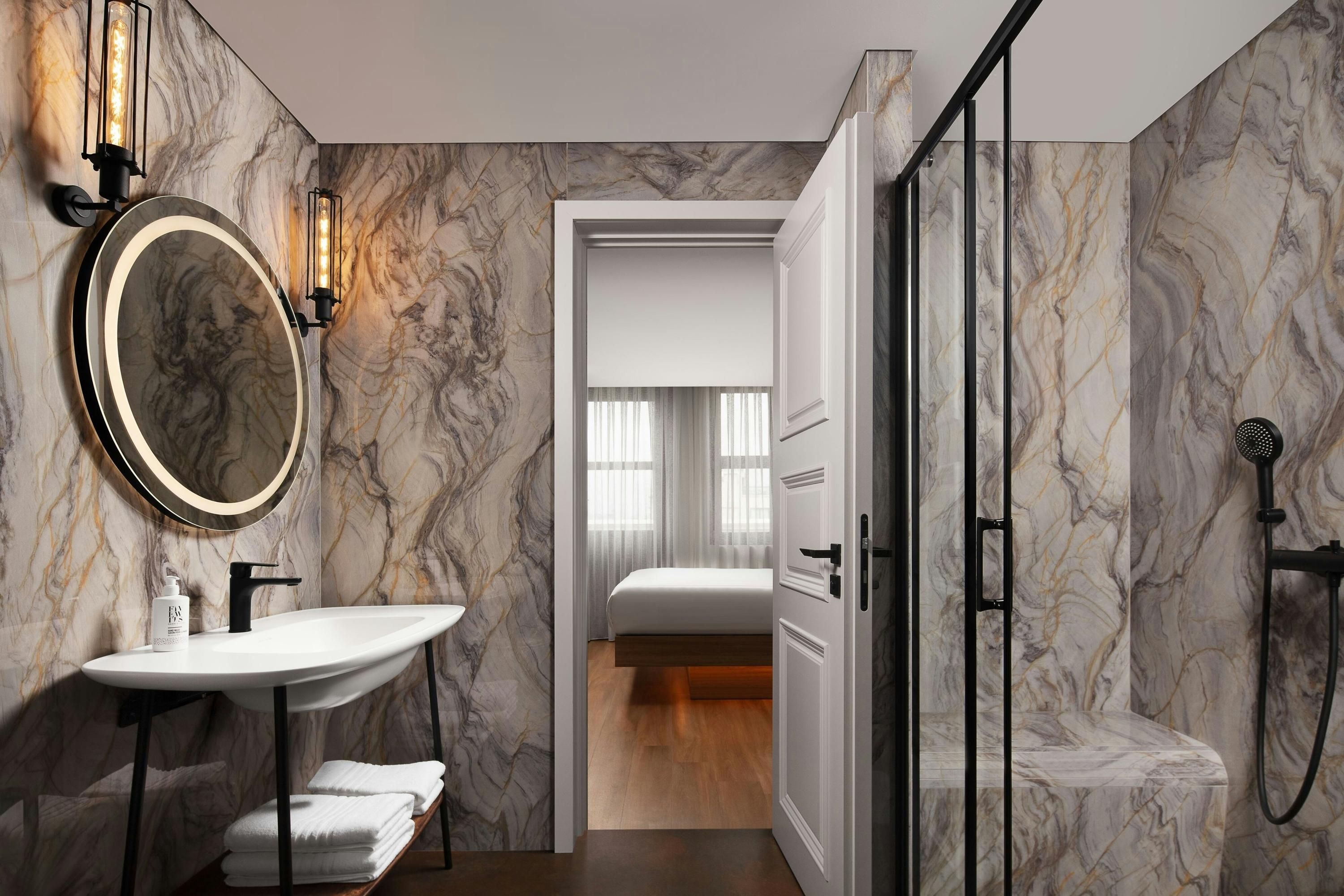 Moxy Istanbul Taksim thumbnail 2