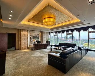 Cixian Yiquan Lake Hotel - Handan - Lobby