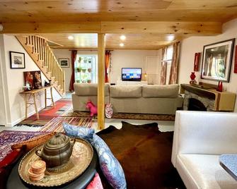 The Fern Hill Lodge Serenity on 20 Acres - Barryville - Sala de estar
