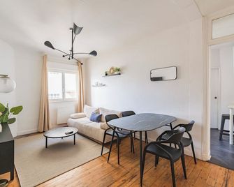 Le Jaurès - moderne 2 chambres - hyper centre - Reims - Essbereich