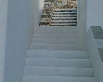 Venikouas Hotel - Platis Gialos - Aufgang