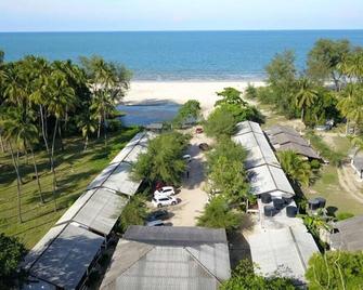 Bayu Melawi Chalet - Kampong Ayer Terjun Pinang