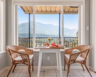 180 Degree Grand Horizon - Firepit, Bbq, 1g Fast Wifi, Pet-Friendly - Chilliwack - Balcony
