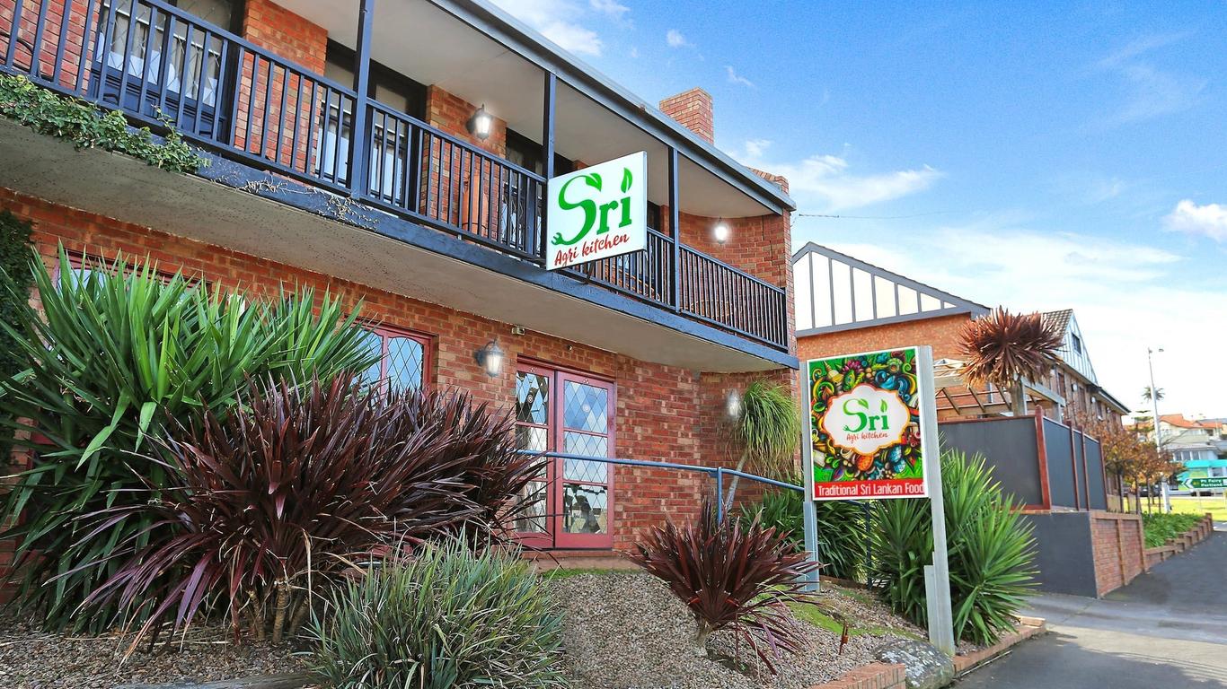 Waves Motel and Apartments