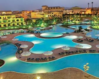 Mövenpick Hotel Cairo-Media City - Giza - Pool