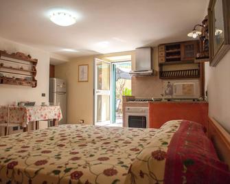 Studio Borgo Marola Rent All Year Round. Citra Code (011015-Lt-1155) - La Spezia - Bedroom