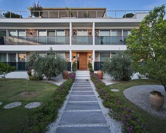 Elia Apartments - Side - Edificio