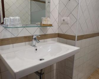 Hotel Villa Nettuno - Taormina - Bathroom