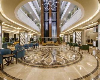 Dream World Resort & Spa - Side - Lobby