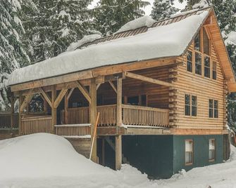 Cedarwood Lodge, hot tub, fireplace, close to hiking, biking. Dogs ok. - Government Camp - Будівля