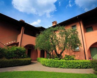 Bellasirmione Holiday Apartments - Sirmione - Building