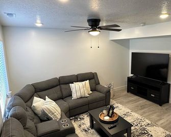 Modern 1 Br + Kitchen Comfort - Logan - Soggiorno