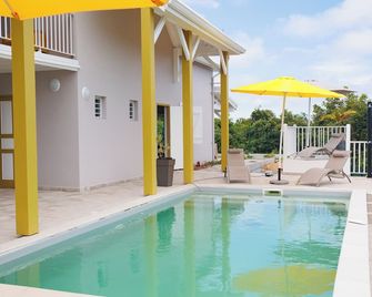 Stella cultivates the art of detail for a complete sensory experience - Capesterre-de-Marie-Galante - Pool