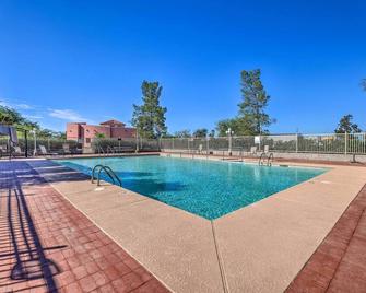 Single-Story Eloy Apartment with Patio Space! - Eloy - Pool
