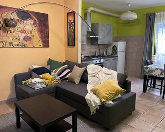 Bengiorne! Casa vacanza Al Viale - Raiano - Sala de estar