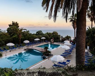 B&b Hotel Ischia San Nicola - פוריו - בריכה