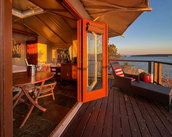 Rockwater Secret Cove Resort - האפמון ביי - מרפסת