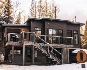 Le Grand Duc- Spa- Kayaks- Bord Riviere - Saint-Côme - Building