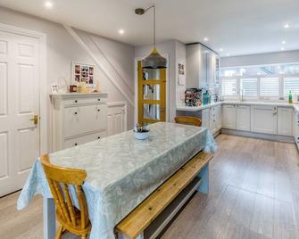 Townhouse with views of Arundel Cathedral - Arundel - Dining room