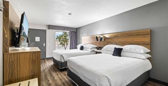 Red Lion Inn & Suites Deschutes River - Bend - בנד - חדר שינה