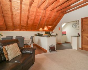 Flora's Barn - Taunton