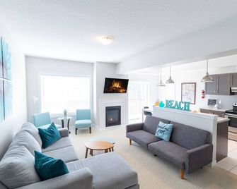 5 Star Crystal Beach Lake Erie, Niagara Region - Crystal Beach - Living room