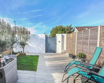 The Pod - Bracklesham Bay - Chichester - Patio