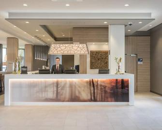 Hampton by Hilton Freiburg - פרייבורג אים ברייסגאו - דלפק קבלה