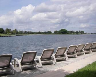 Bay Front - 'Villa La - Vue', Incredible Bay & Golf Course Views! Sleeps 15. - Bay Harbor Islands - Beach