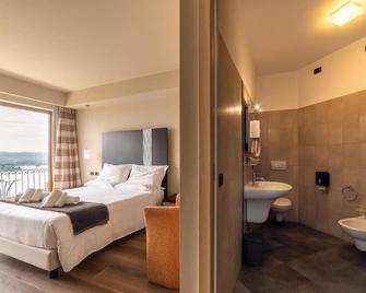 Hotel Ristorante San Carlo - Arona - Camera da letto