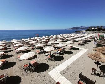 Don Pedro Beach House - Savona - Beach