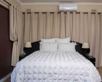 Dyna Guest House: Deluxe Queen Suite - Durban - Habitació