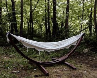 Safari Tent Site 8 | 1 Queen Bed & 2 Bunk Beds | Pond View - Woodstock - Patio
