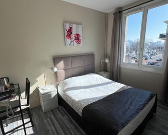 Hotel De l'Univers - Caen - Bedroom