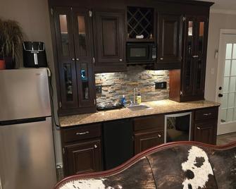 Peaceful studio aparrtment in the spring creek area. \n - Tomball - Kitchen