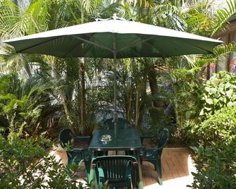 Lismore Fair Dinkum Motel - Lismore - Patio
